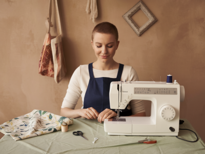 Wie du aus einem alten t‑shirt in 45 minuten eine platzsparende reisetasche nähst — keine nähmaschine nötig