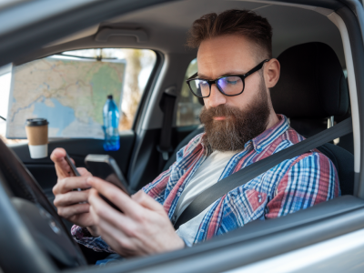wie du bei einem roadtrip mit e-auto ladestopps effizient planst und angst vor leerem akku vermeidest